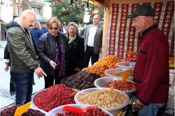 ÜRETİCİ MUHTARLAR KONAK'TA BULUŞTU