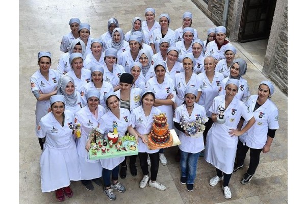İZMİR’DE “İŞ GARANTİLİ” PASTACILIK KURSU
