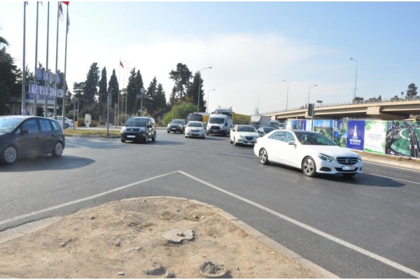 İZMİR TRAFİĞİ İSTANBUL'LA YARIŞIYOR