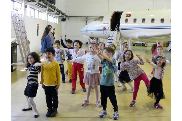 KÜÇÜK ŞEYLER’İN UÇAK SEVDASI!..