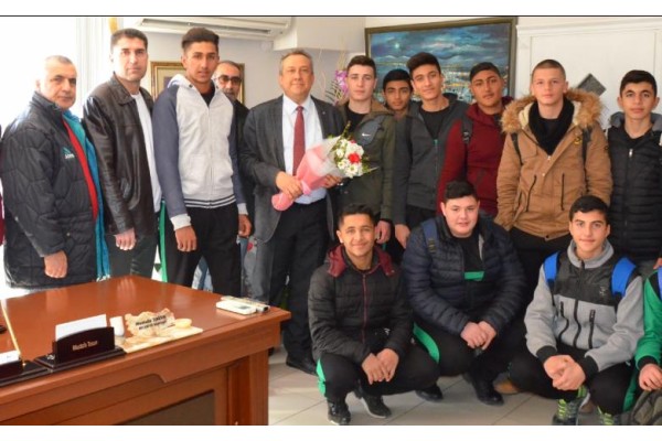 BAŞKAN TOSUN, ‘GÜNEŞİN ÇOCUKLARI’NI AĞIRLADI