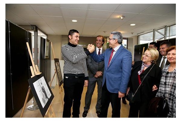 OTİZMLİ RESSAMDAN ‘FİLİZLER’E DESTEK