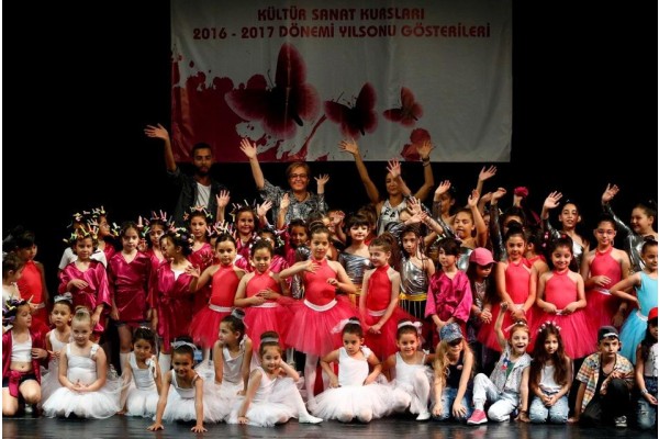 KURSİYERLER YETENEKLERİYLE PARMAK ISIRTTI