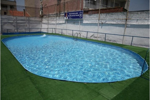 HAVUZ KEYFİ AYAKLARINA GELDİ