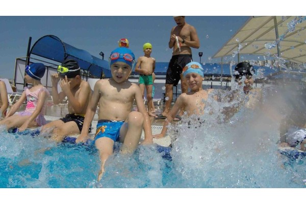 BAYRAKLI’DA YÜZME BİLMEYEN KALMASIN