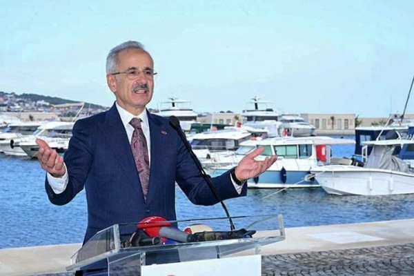 Bakan Uraloğlu: "En fazla yük Aliağa'da elleçlendi"