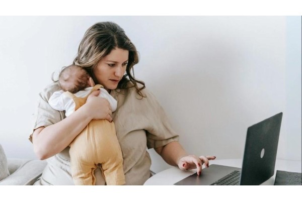 Çalışan anneye aylık 325 Euro destek