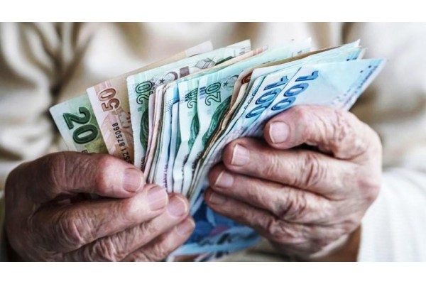 Emeklilerin maaş farkları 6-7 Şubat’ta hesaplarda
