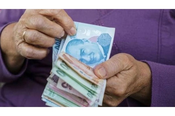 Emeklilerin bayram ikramiyesi 3 bin TL oluyor