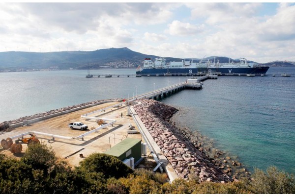 YÜZEN TESİSLE YILLIK 5 MİLYAR METREKÜP DOĞALGAZ