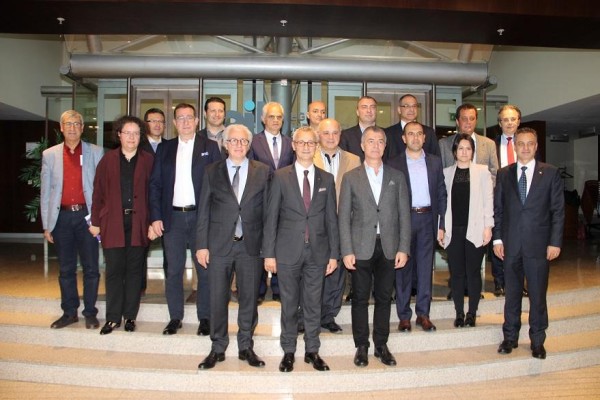 İHRACATÇI GÜNDEMİN EKONOMİ OLMASINI İSTİYOR