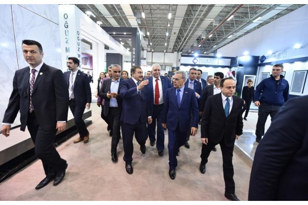 İZMİR’DE “DOĞALTAŞ ŞÖLENİ” BAŞLADI