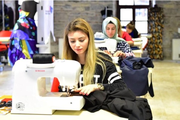 Altın iğne projesiyle kadınlara istihdam garantisi