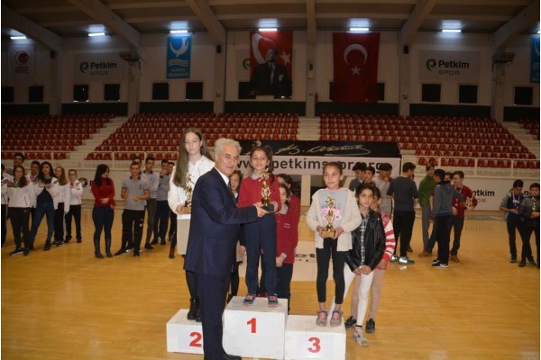 DERECEYE GİREN ÖĞRENCİLERE ÖDÜLLERİ VERİLDİ