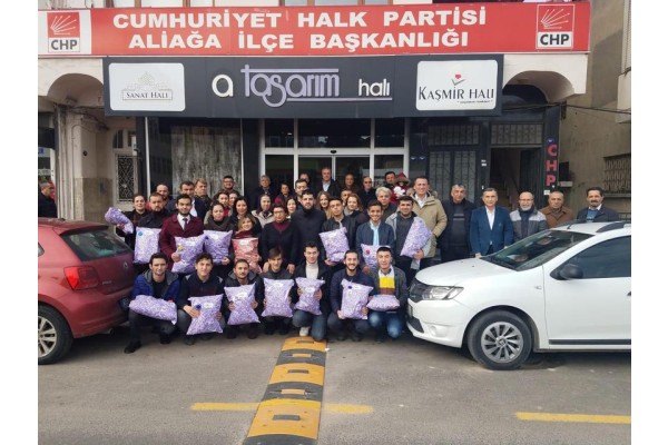 CHP’DEN İHTİYAÇ SAHİBİ ÇOCUKLARA YILBAŞI HEDİYESİ
