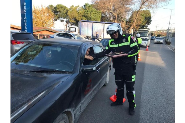 EMNİYETTEN ‘TATLI’ YILBAŞI KUTLAMASI