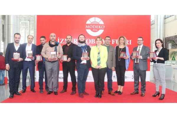 'EN İYİ STAND TASARIM’ ÖDÜLÜ SELENA’NIN