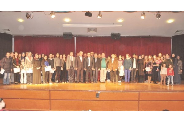 HEM KURSİYERLERİ SERTİFİKALARINI ALDI