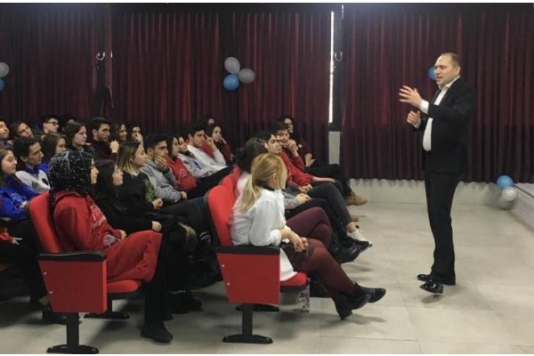 İYİ DERSLER’İN BU HAFTAKİ KONUĞU EMRE BAŞTÜRK