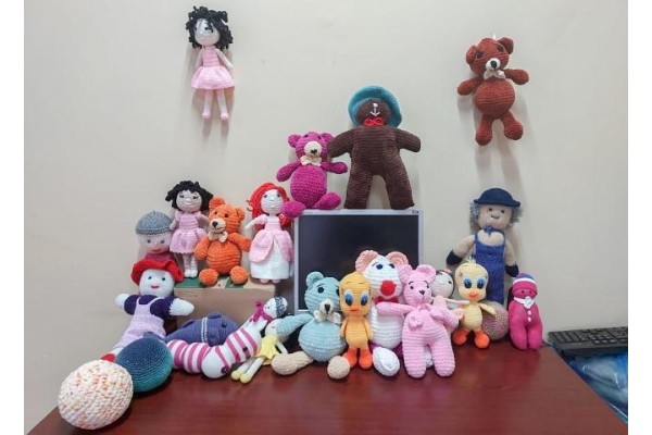 Depremzede çocuklar için oyuncak üretiyorlar