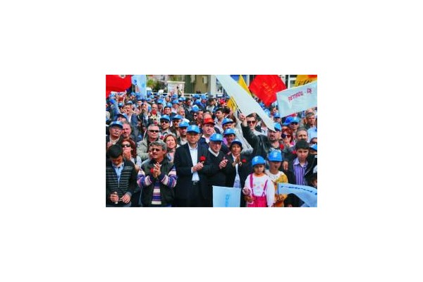 1 Mayıs meydanlarda kutlanıyor