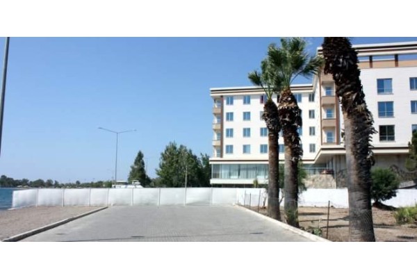 GÜZELLERİ SAHİLDE PARAVAN İÇİNE ALDILAR !