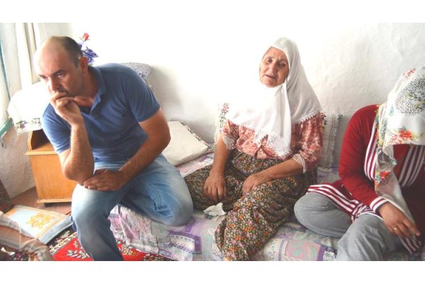 ŞEHIT POLIS GILIÇ'IN BABA EVINDE YAS VAR