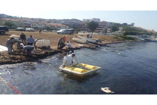 AĞIR YAKIT SIZINTISI DENİZİ KİRLETTİ