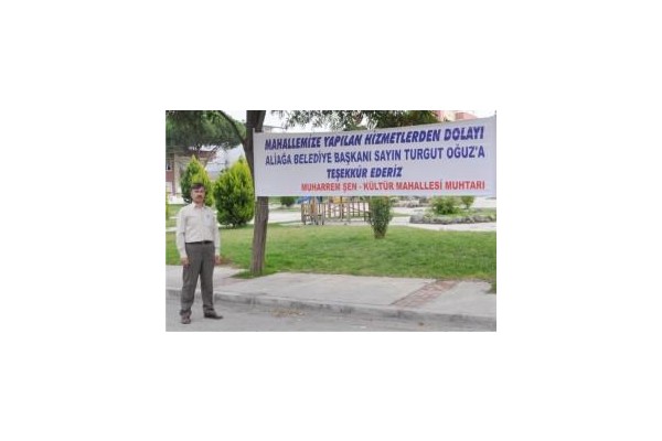 Muhtardan pankartlı hizmet teşekkürü