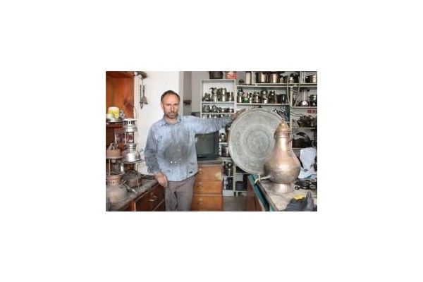 GÖZ NURU KALAYCILIK ALİAĞA’DA  ZAMANA DİRENİYOR