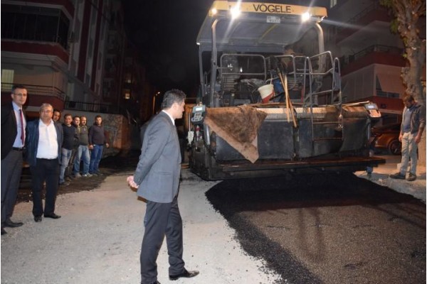 BAŞKAN ACAR ASFALTLAMA ÇALIŞMALARINI İNCELEDİ