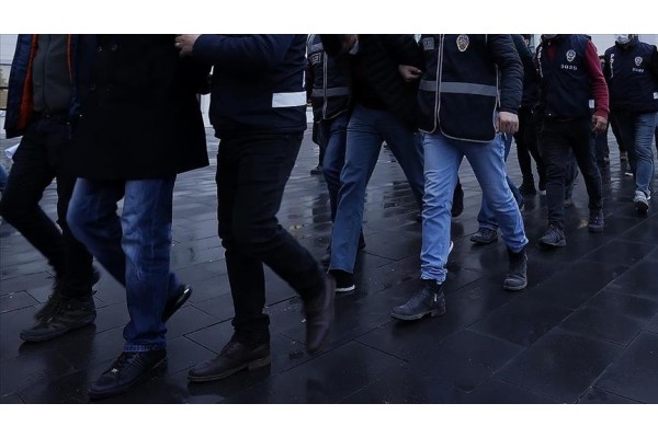 FETÖ'nün hücre evlerinde 18 şüpheli yakalandı