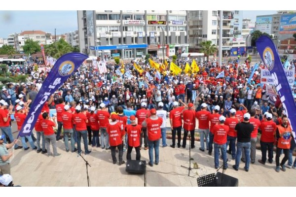 ALİAĞALI EMEKÇİLER 1 MAYIS’I KUTLADI