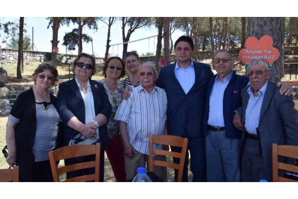 YARDIM SEVENLER DERNEĞİ YAŞLILARLA PİKNİKTE BULUŞTU