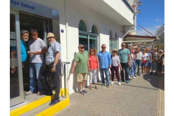 FOÇA’DA MUHARREM İNCE'YE BAĞIŞ KUYRUĞU