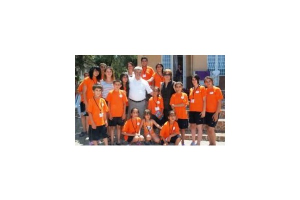 BAŞKANLAR DEPREMZEDE  ÇOCUKLARI ZİYARET ETTİ