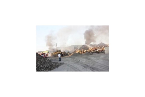 Hurda işleme fabrikasında yangın