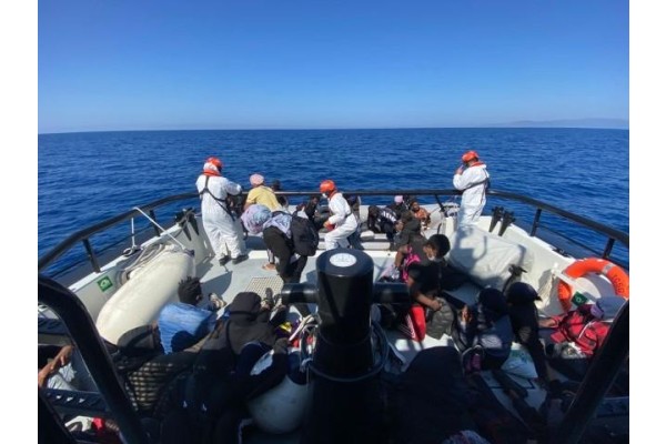 166 DÜZENSİZ GÖÇMEN KURTARILDI