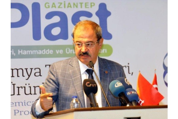 ‘PETKİM SANAYİCİNİN GELİŞMESİNE ENGEL OLUYOR’