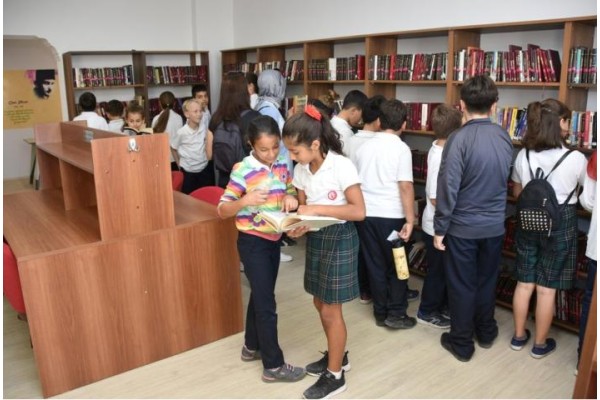 ÖĞRENCİLERDEN NADİR NADİ KÜTÜPHANESİ’NE ZİYARET
