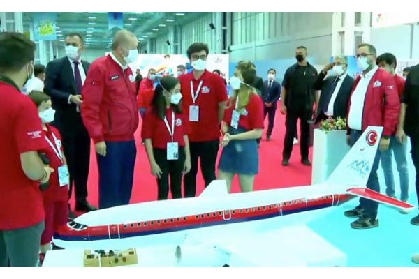 ERDOĞAN VE SELÇUK’A SUNUM YAPTI