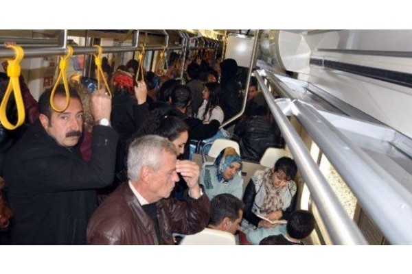 İZBAN’DA MAHSUR KALDILAR