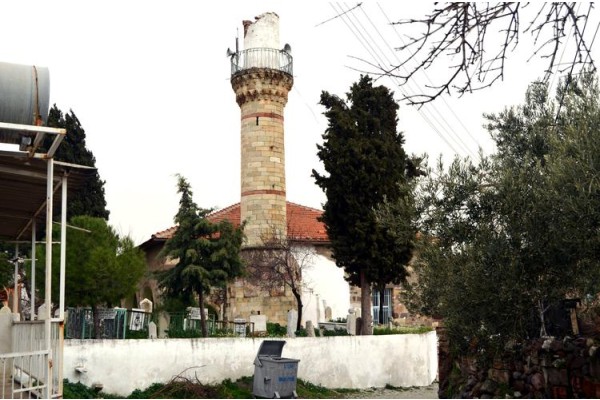 FIRTINA MİNAREYİ DEVİRDİ