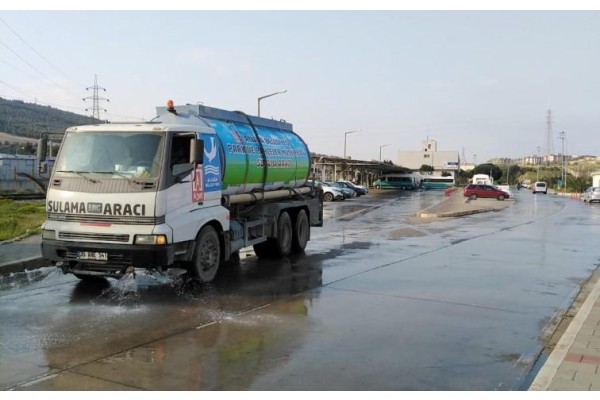 CADDE VE SOKAKLAR DEZENFEKTE EDİLİYOR