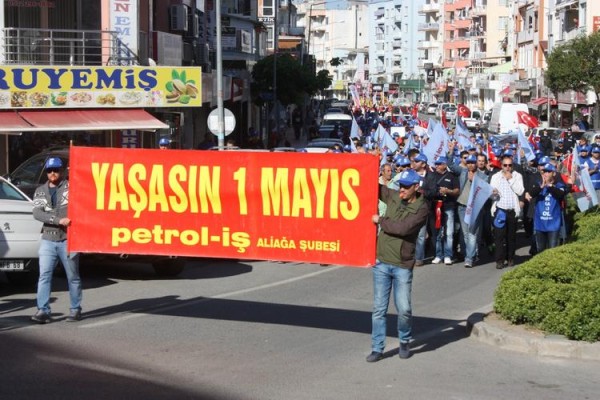 ALİAĞA’DA BİN İŞÇİ OMUZ OMUZA YÜRÜDÜ