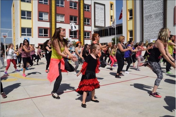 ALİAĞA’DA ZUMBA RÜZGARI