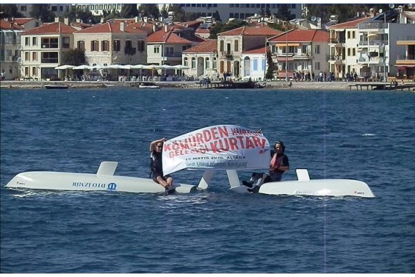 TERMİK SANTRALLERE KARŞI YELKENLİ EYLEM