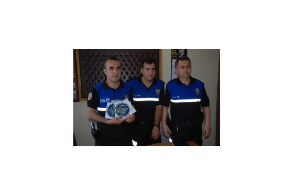 POLİS ALİAĞALI VATANDAŞLARI UYARIYOR