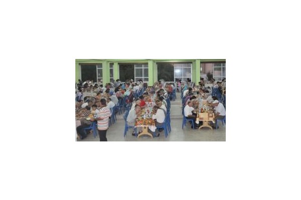 İlk iftar düğün salonunda