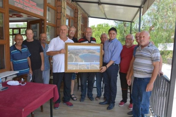 ACAR’DAN MUHTAR VE İMAMLARA HEDİYE